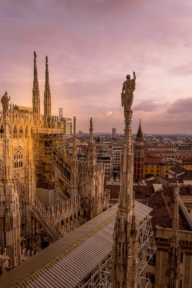 Flèches sur les toits de Milan